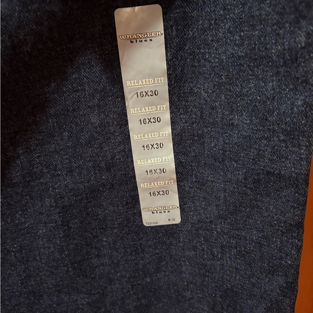 WRANGLER® BLUES RELAXED FIT JEAN women’s size 16x30 NWT - Picture 4 of 9